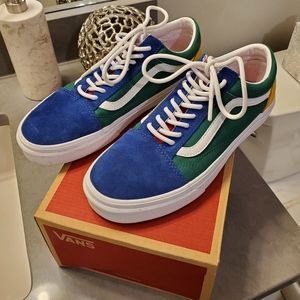 The Yacht Club Vans